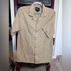 NWT Arsenic Men’s Textured Tan Button Up Top Size Medium
